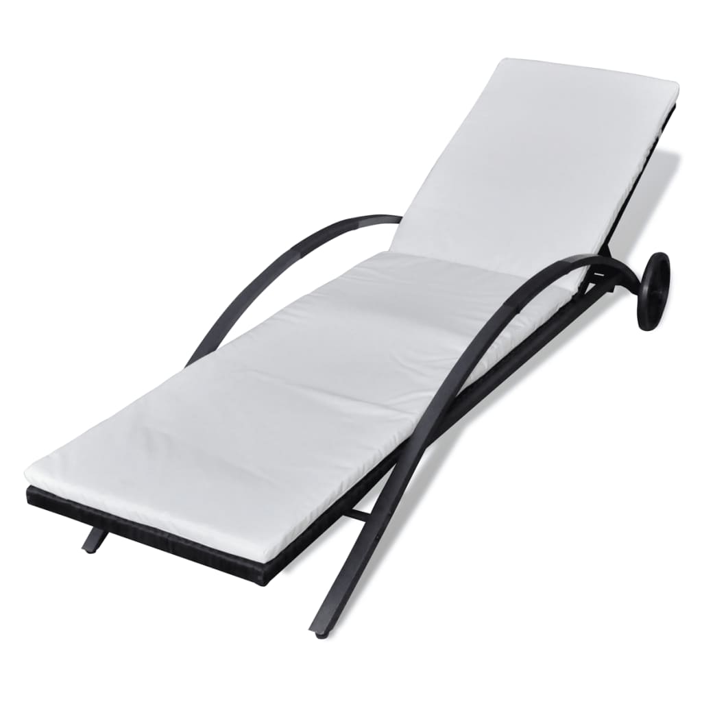 Chaise longue avec coussin et roulettes en poly rotin