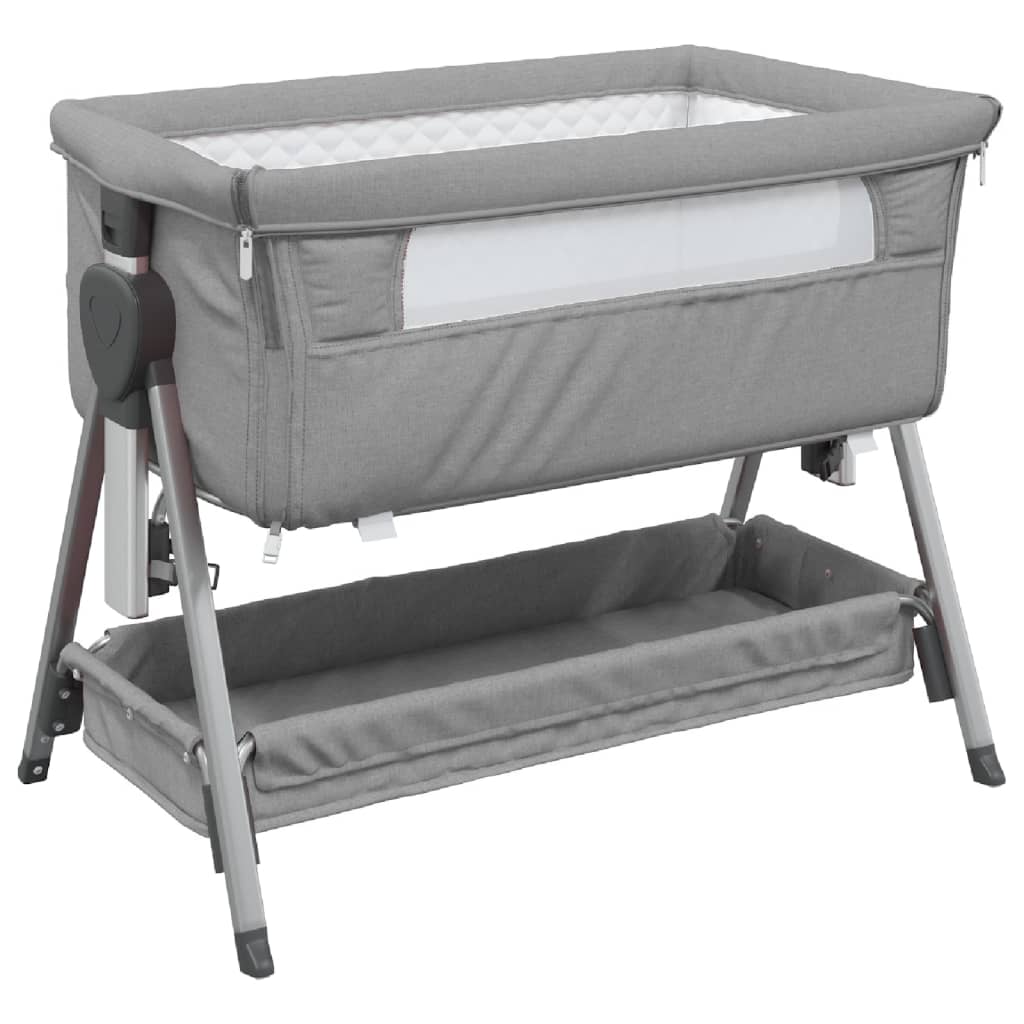 Lit bébé avec linge de matelas