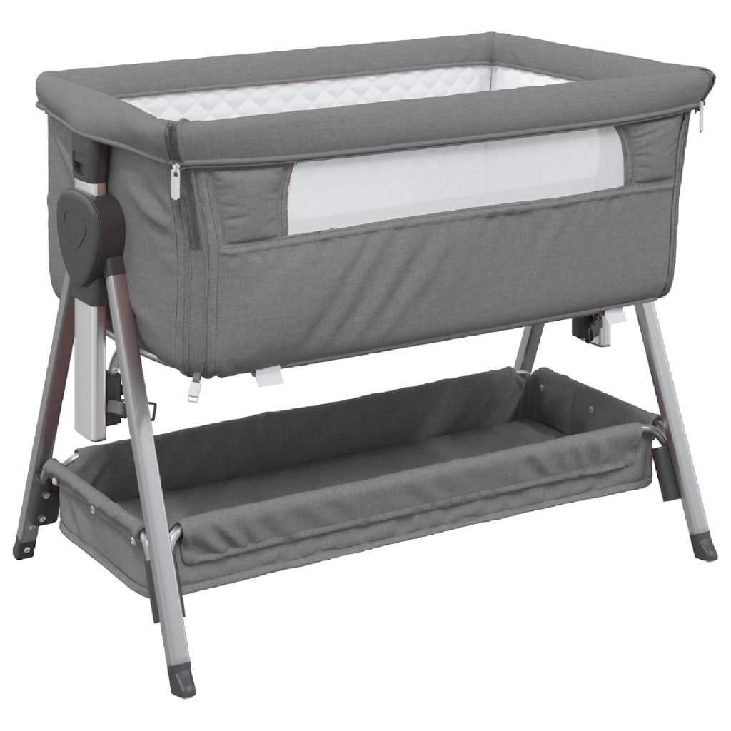 Lit bébé avec linge de matelas