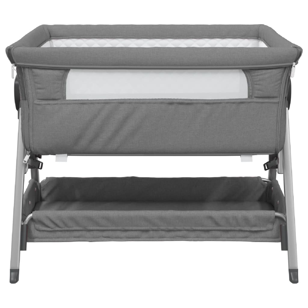 Lit bébé avec linge de matelas